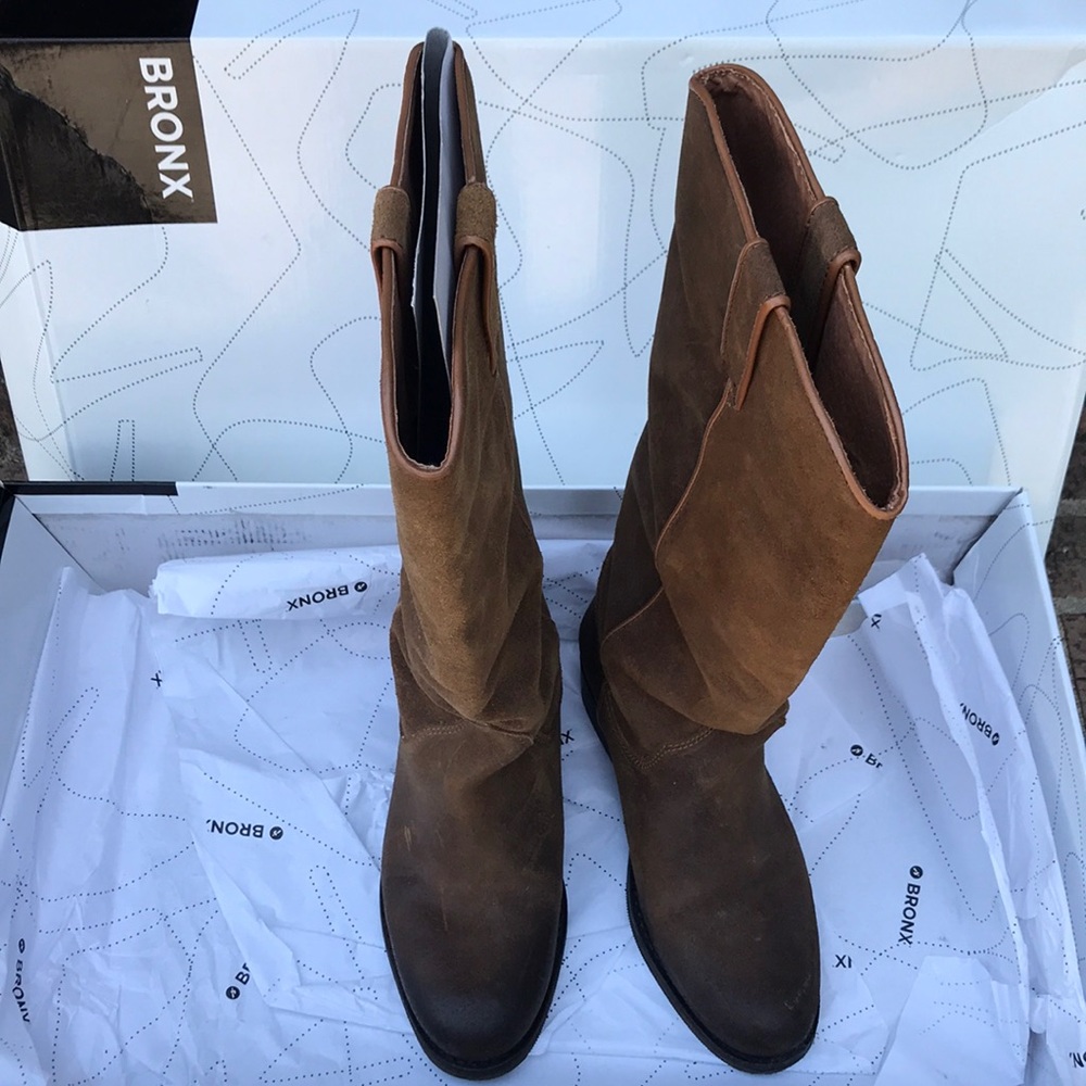 Boots - Picture 3 of 4